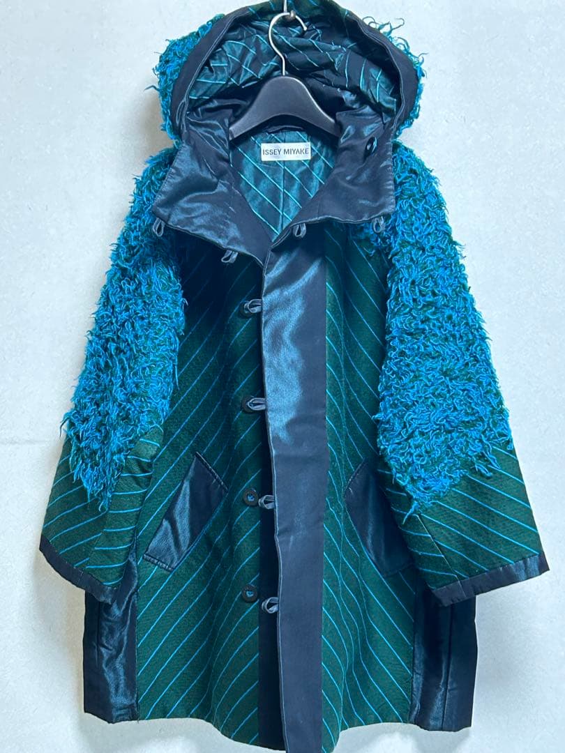 イッセイミヤケ　　フード付き厚手半コート