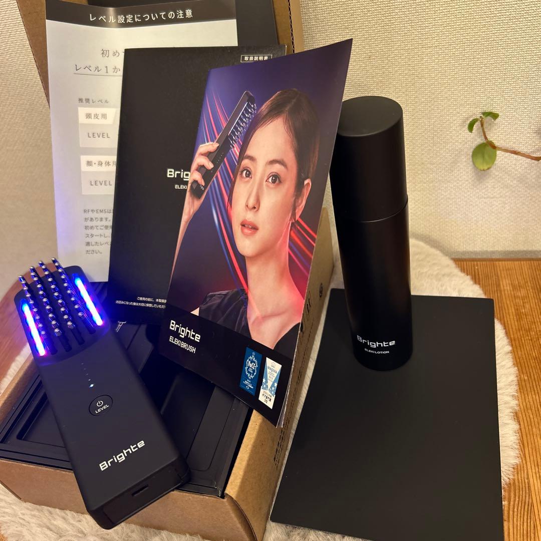 Brighte ELEKI BRUSH エレキブラシ　化粧水付　美顔器