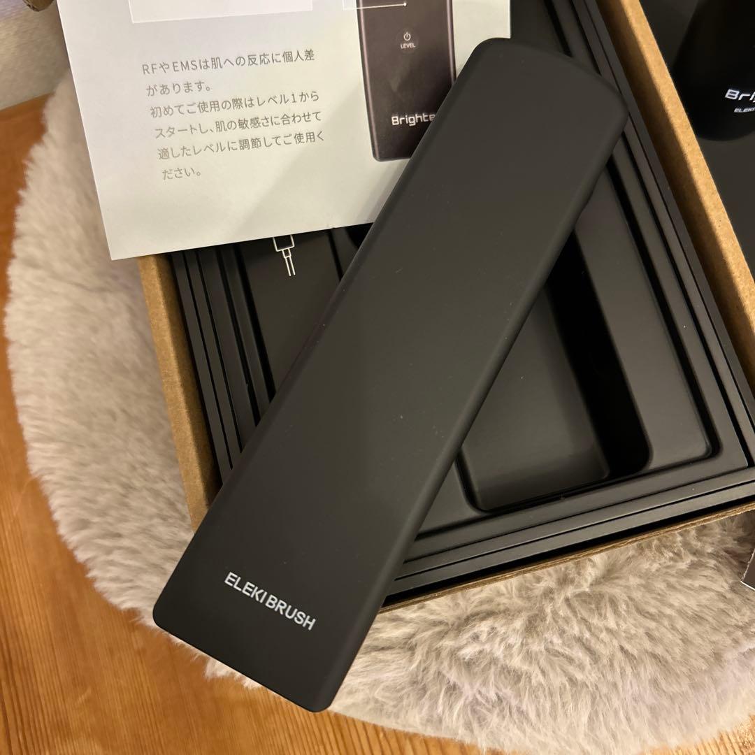 Brighte ELEKI BRUSH エレキブラシ　化粧水付　美顔器