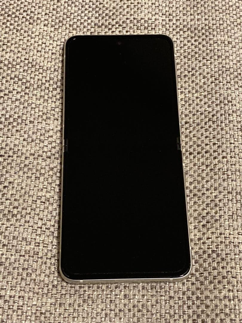 【未使用】Galaxy Z Flip3 5G ドコモ　リフレッシュ品　クリーム