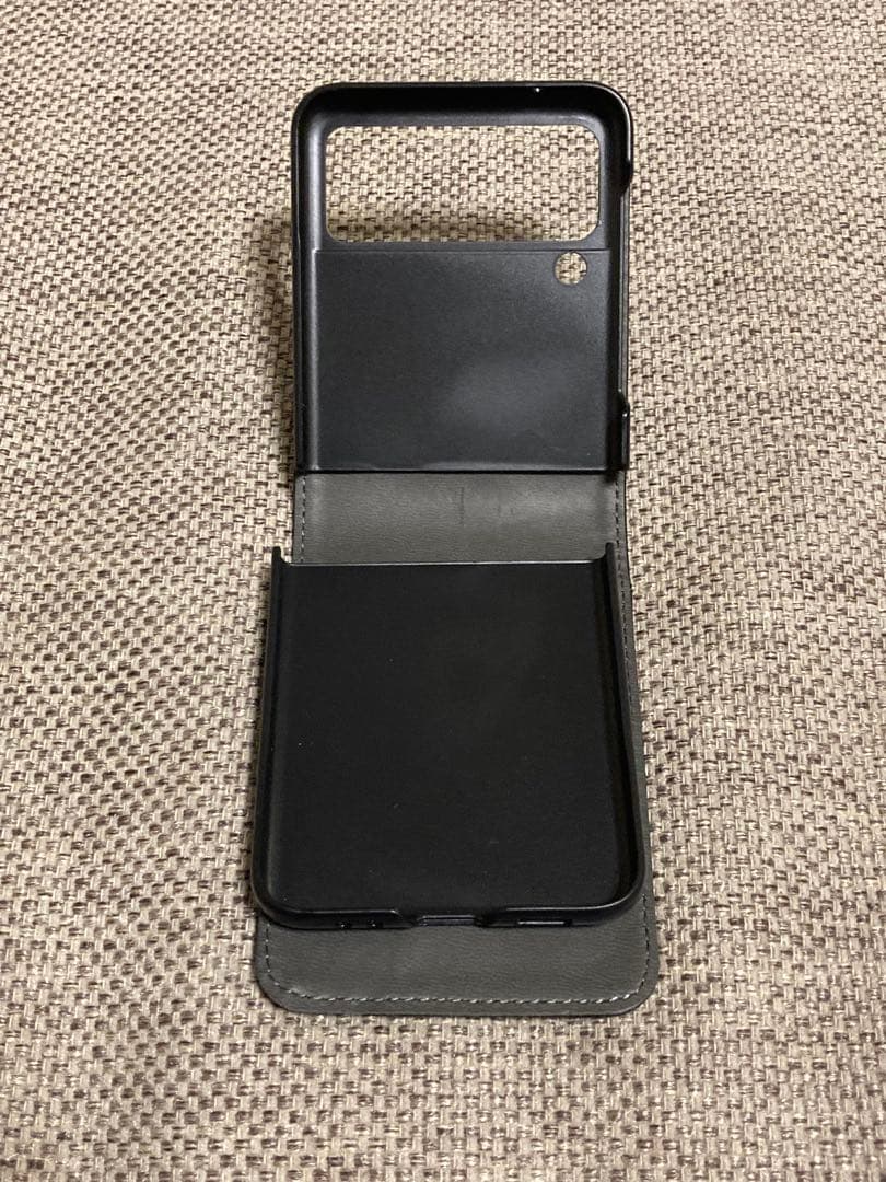 【未使用】Galaxy Z Flip3 5G ドコモ　リフレッシュ品　クリーム