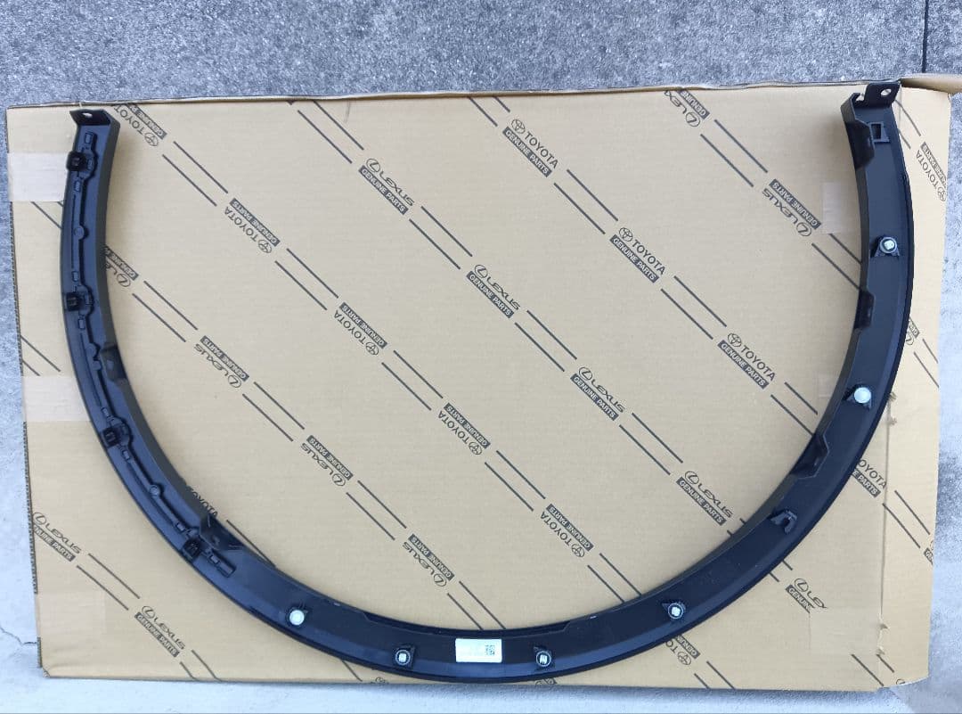 k*i様 トヨタ60プリウスGグレード フェンダーモール4枚セット