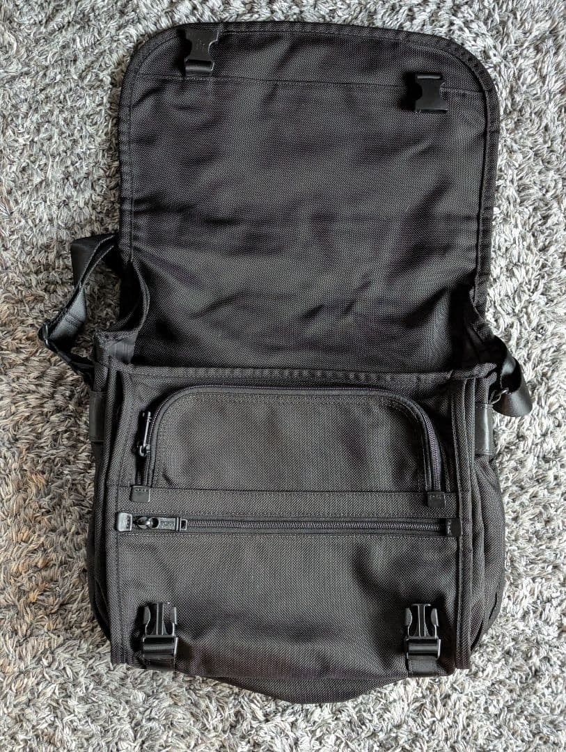 □ TUMI 22171DH スリム メッセンジャー ショルダーバッグ