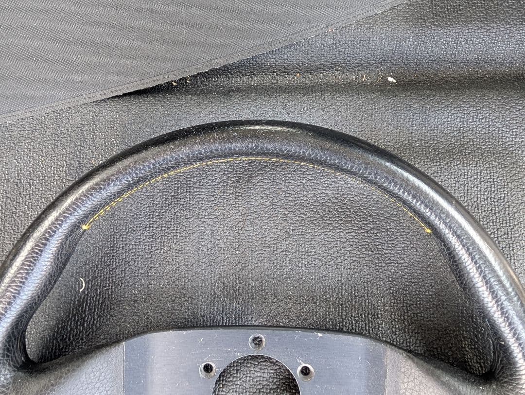 momo 34パイ ３スポークステアリング