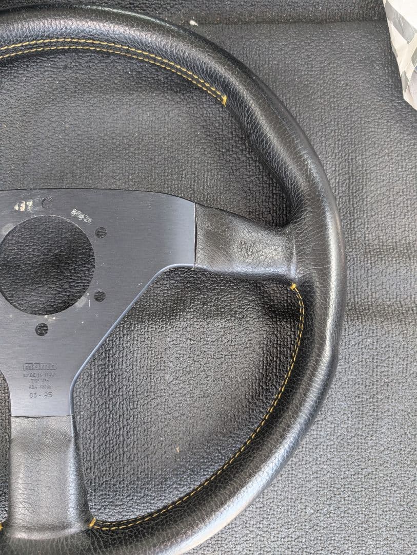 momo 34パイ ３スポークステアリング