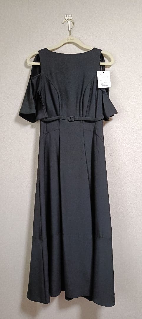新品未使用♪Adelaide Slit Sleeve Belted Dress