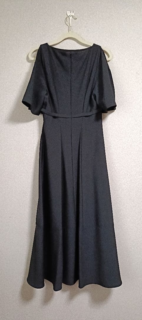 新品未使用♪Adelaide Slit Sleeve Belted Dress