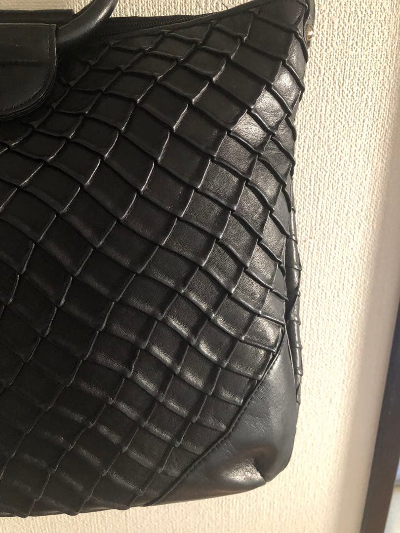 黒革トートバック　ハンドバッグ （ショルダーストラップつき）