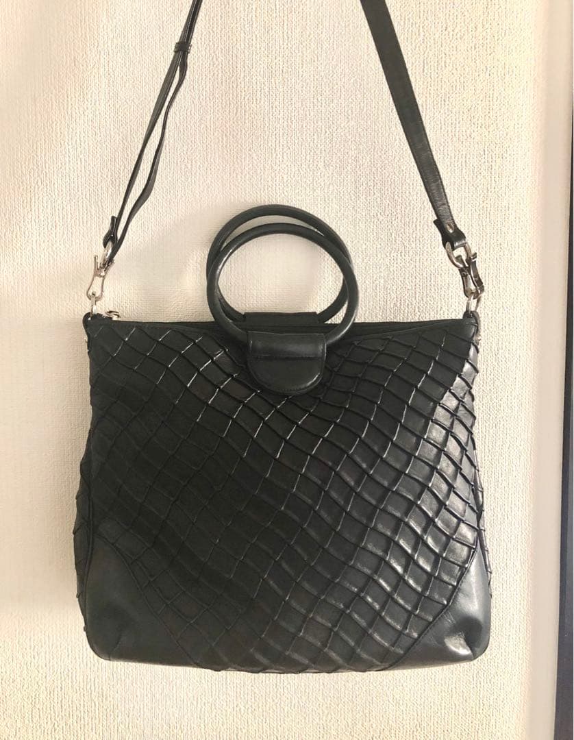黒革トートバック　ハンドバッグ （ショルダーストラップつき）