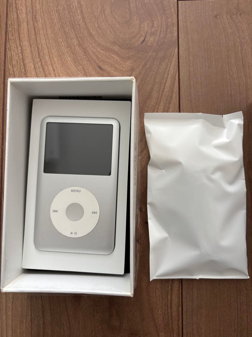 iPod Classic 第6世代 120GB ケーブル・イヤフォン付き