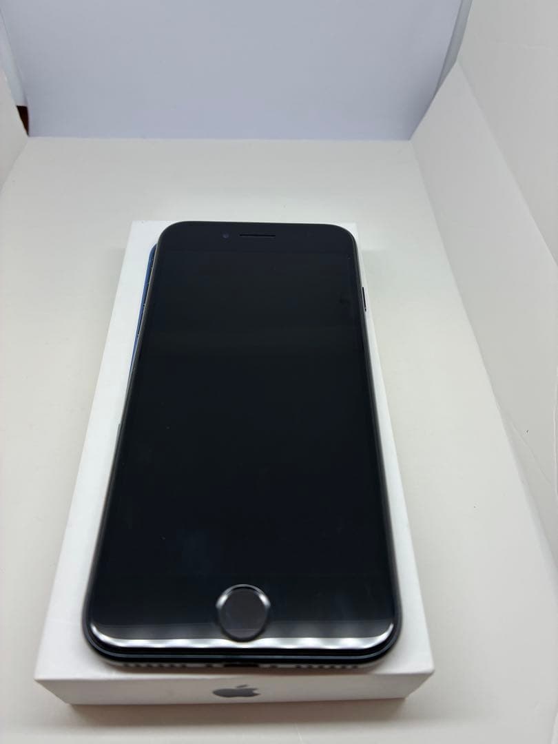 【超美品】iPhone SE3 128G ブラック　SIMフリー　新品バッテリー