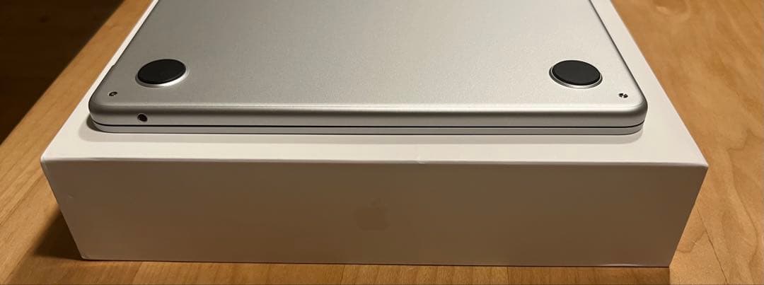 MacBook Air 13インチ M2 2022年16GB 512GBシルバー