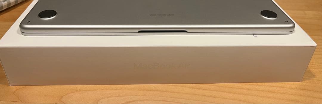 MacBook Air 13インチ M2 2022年16GB 512GBシルバー