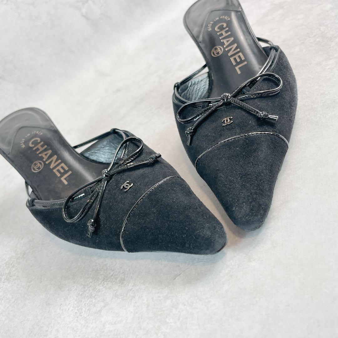 靴 Vintage Chanel Black suede bow mules