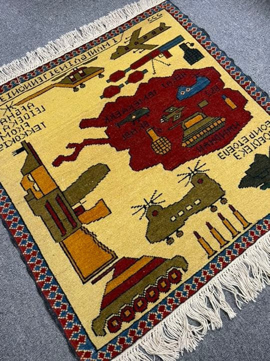 アフガニスタンの手作り絨毯size:70x73‼️