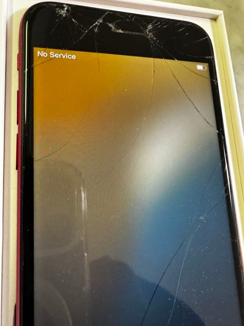 iPhone SE（第3世代）64GB画面割れあり