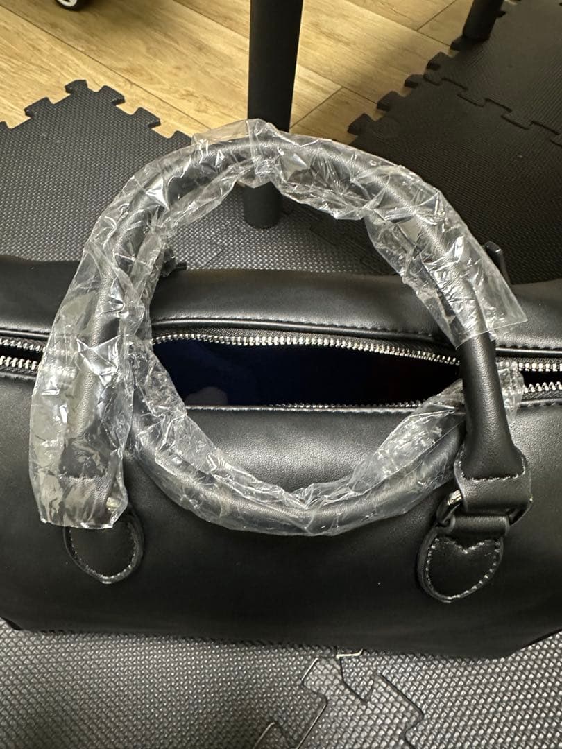 iDeaswamボストンバッグ黒 noremidケンタウロス着用