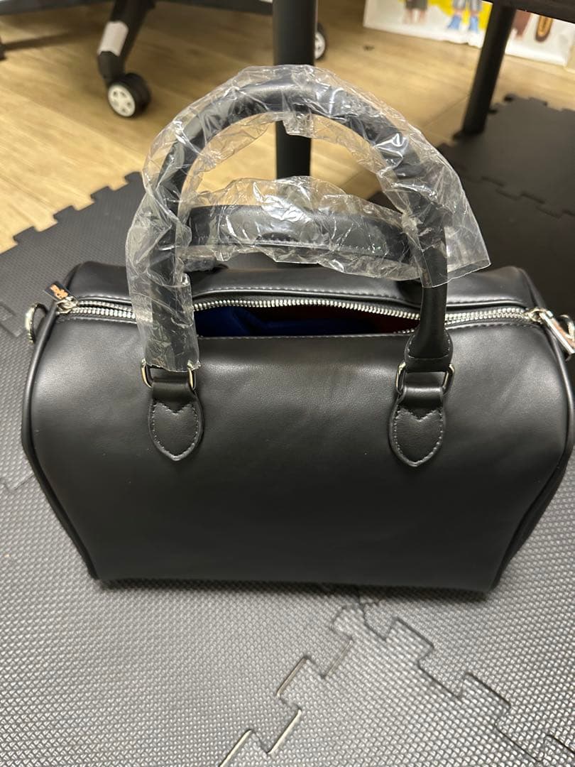 iDeaswamボストンバッグ黒 noremidケンタウロス着用