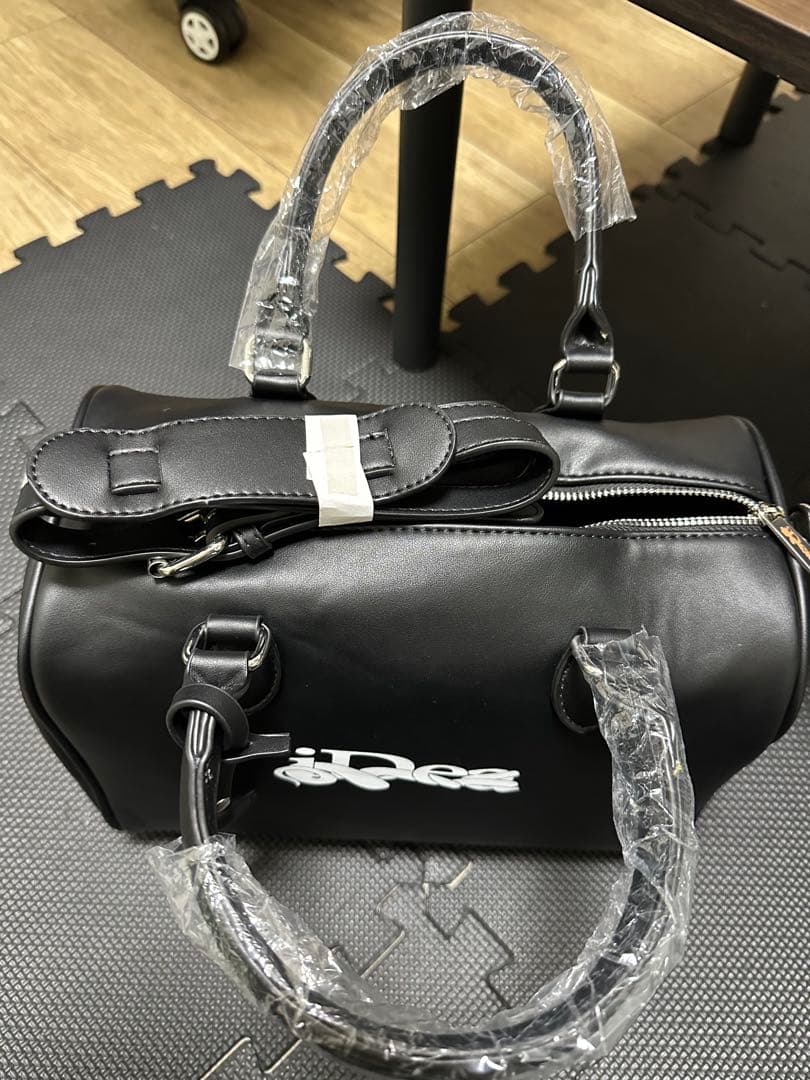 iDeaswamボストンバッグ黒 noremidケンタウロス着用