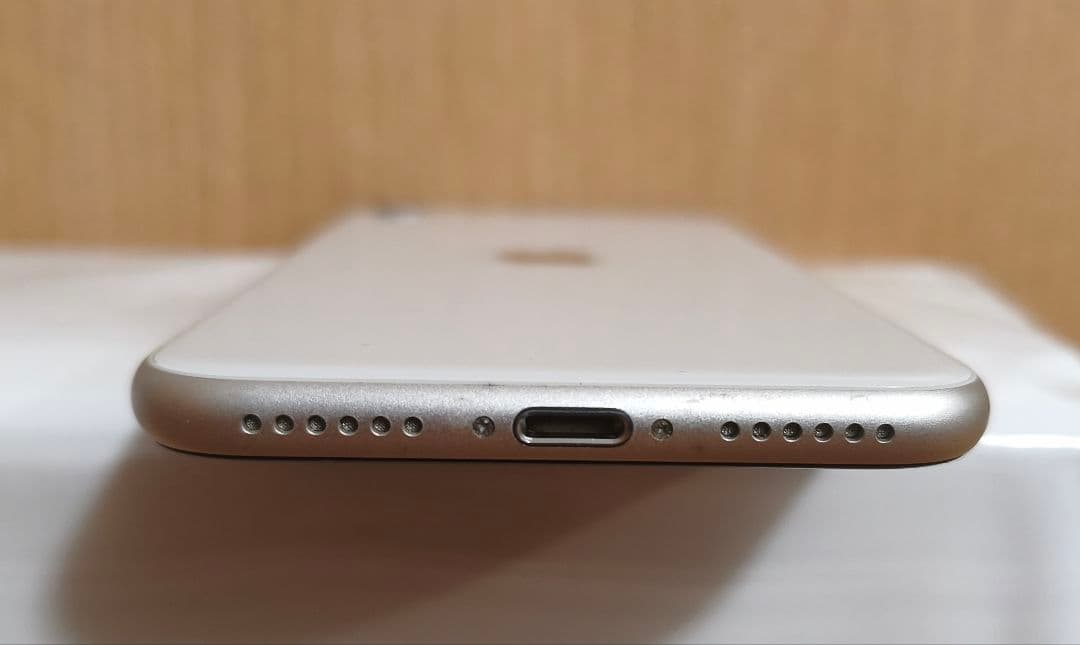 Apple iPhone SE (第3世代) 64GB