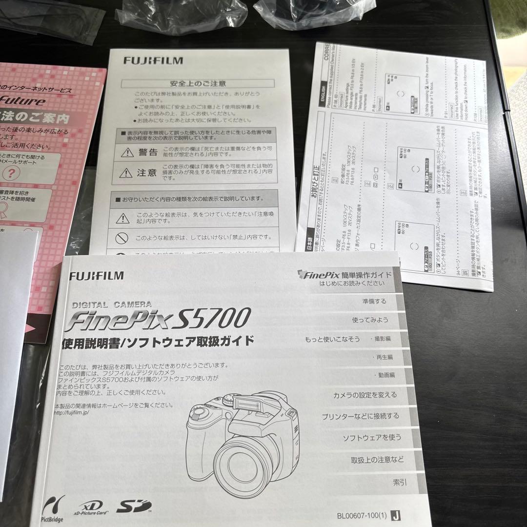 未使用品　FUJIFILM FinePix S5700 デジタルカメラ