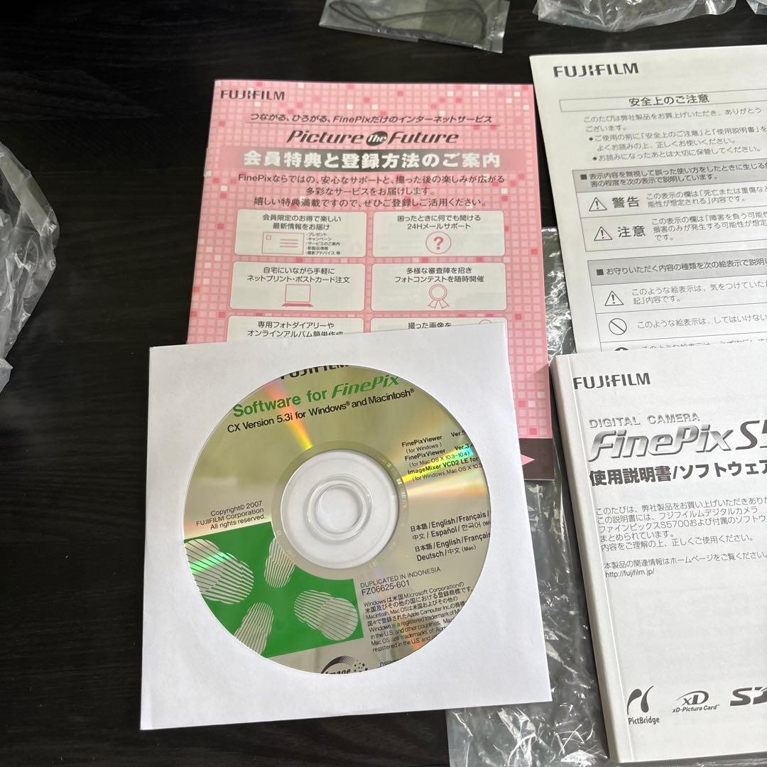未使用品　FUJIFILM FinePix S5700 デジタルカメラ