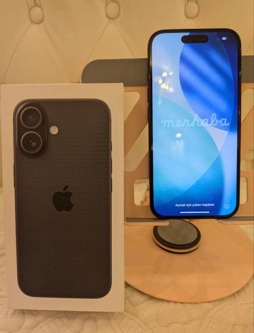 【美品】Apple iPhone16 ブラック 256GB アップルケア付き