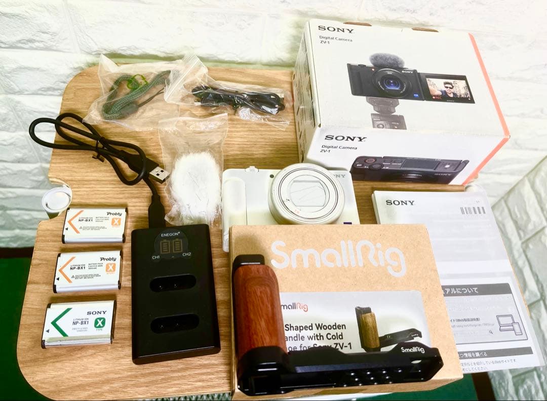 SONY ZV-1 室内のみ使用。まずまず美品、動作良好。付属多い。ハンドル付き