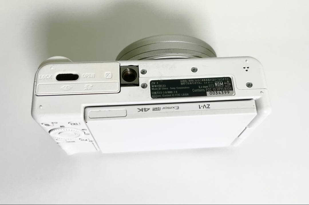 SONY ZV-1 室内のみ使用。まずまず美品、動作良好。付属多い。ハンドル付き