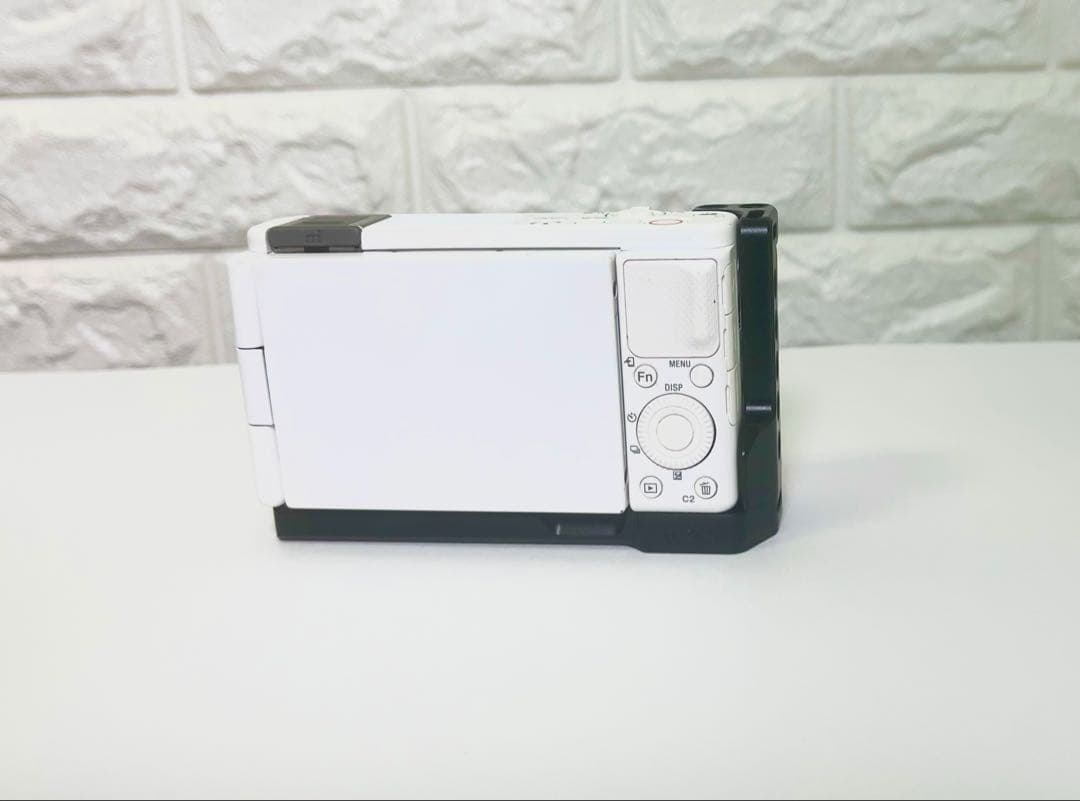 SONY ZV-1 室内のみ使用。まずまず美品、動作良好。付属多い。ハンドル付き