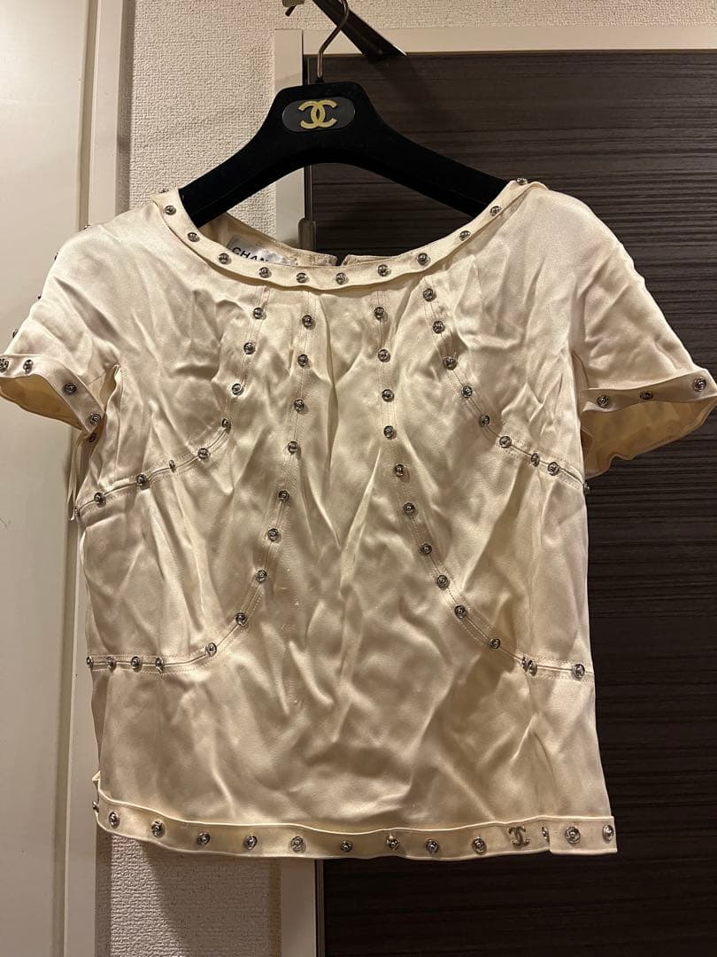 CHANEL アイボリー 半袖トップス ビーズ装飾　スナップ　サテン　40