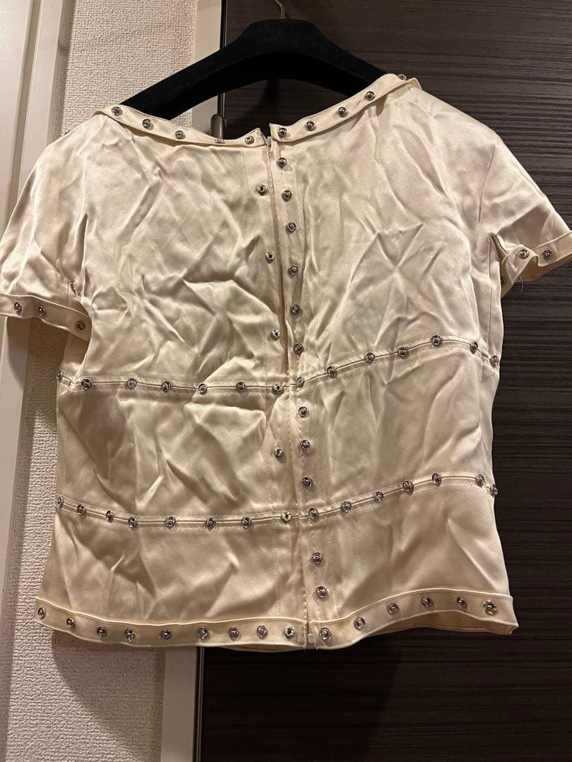 CHANEL アイボリー 半袖トップス ビーズ装飾　スナップ　サテン　40