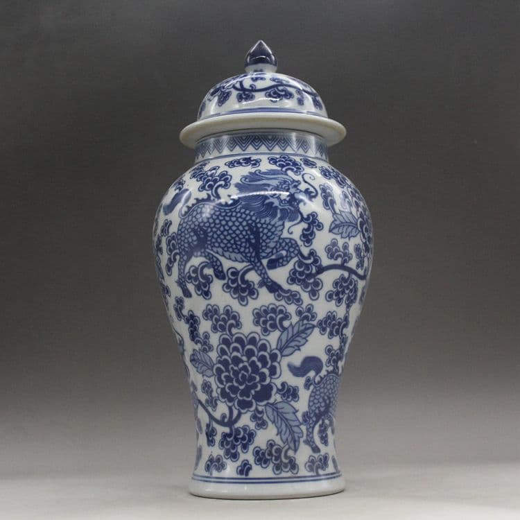 青花釉下彩麒麟花将軍缶 景徳鎮 陶磁器 装飾品 現代工芸品 美術品 置物