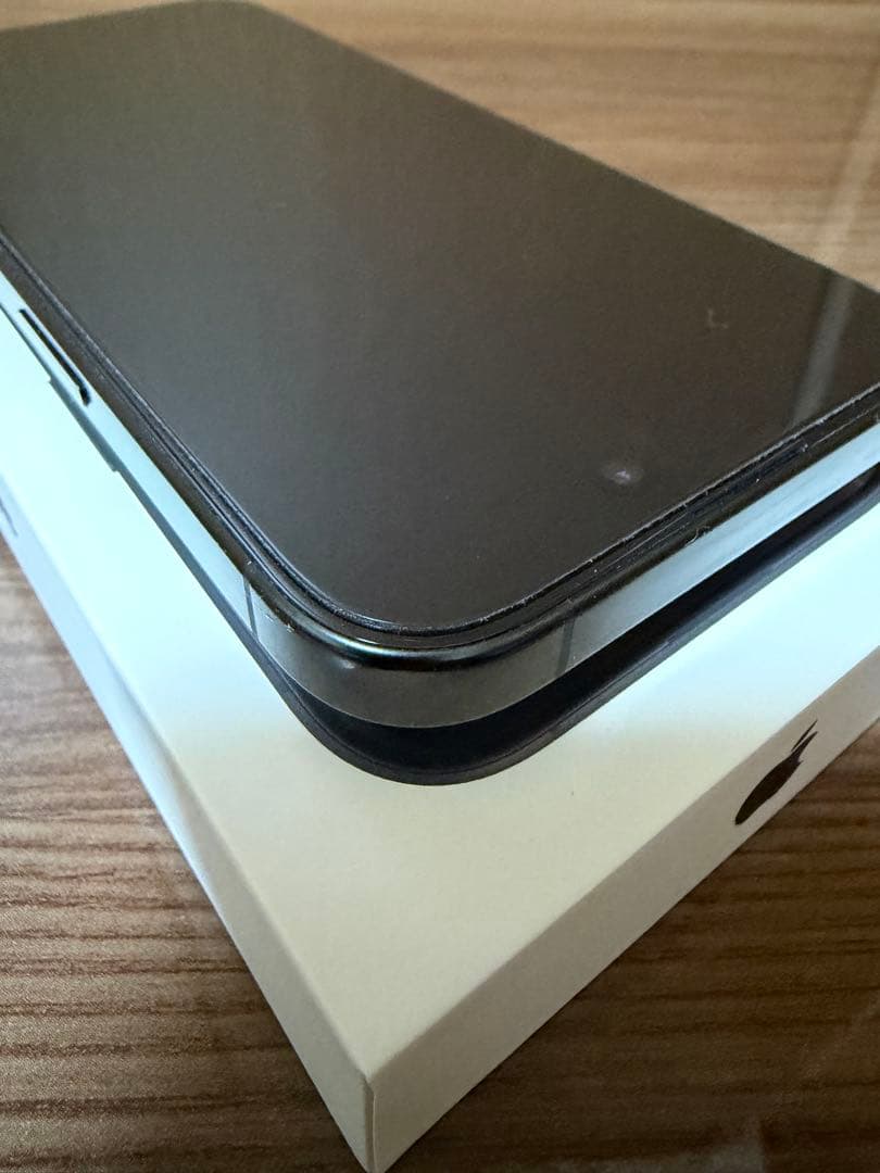 iPhone16 pro 512GBブラックチタニウム SIMフリー おまけ付き