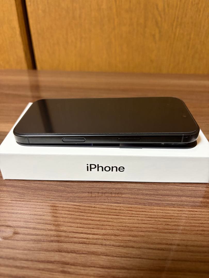 iPhone16 pro 512GBブラックチタニウム SIMフリー おまけ付き