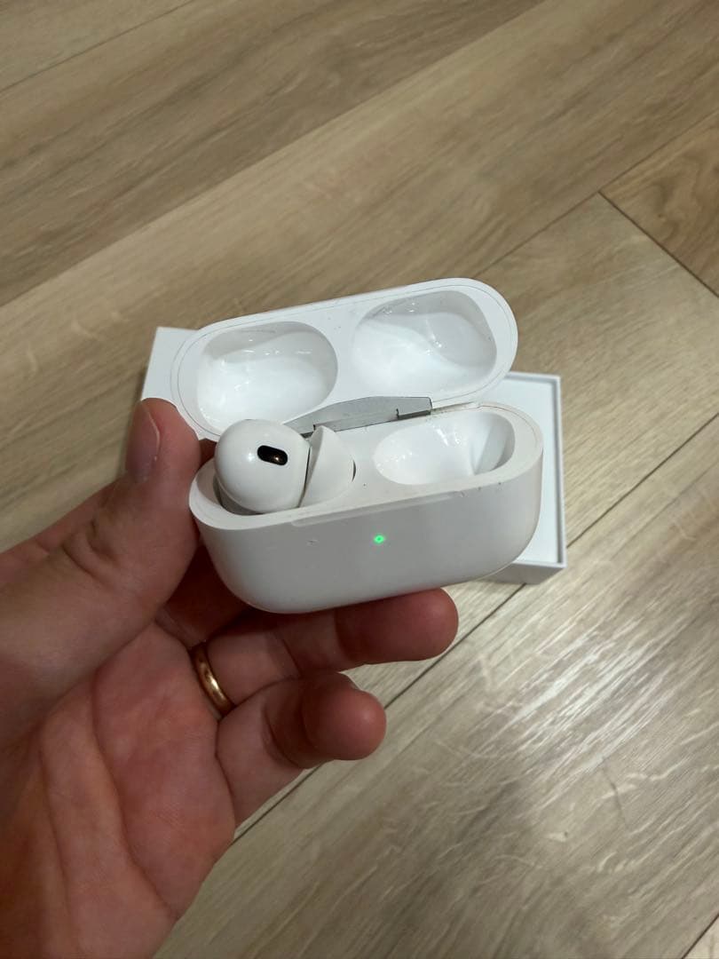 Apple AirPods Pro (第2世代) USBType-Cケース・左耳
