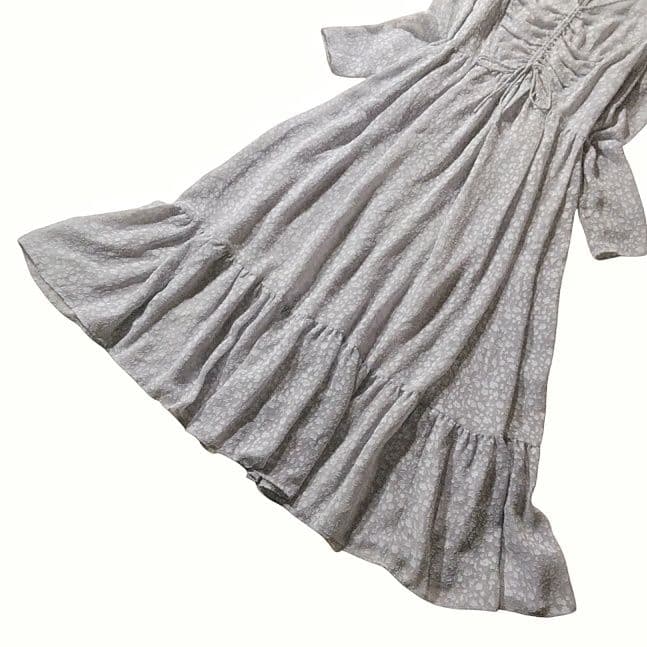 ジルスチュアート 総柄 ロングワンピース グレー フレア 長袖 ティアード