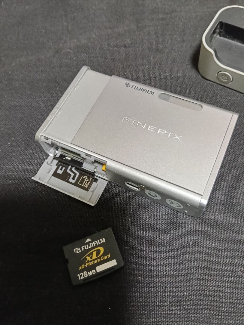 FUJIFILM FINEPIX Z1 デジカメ xDピクチャーカード２枚付