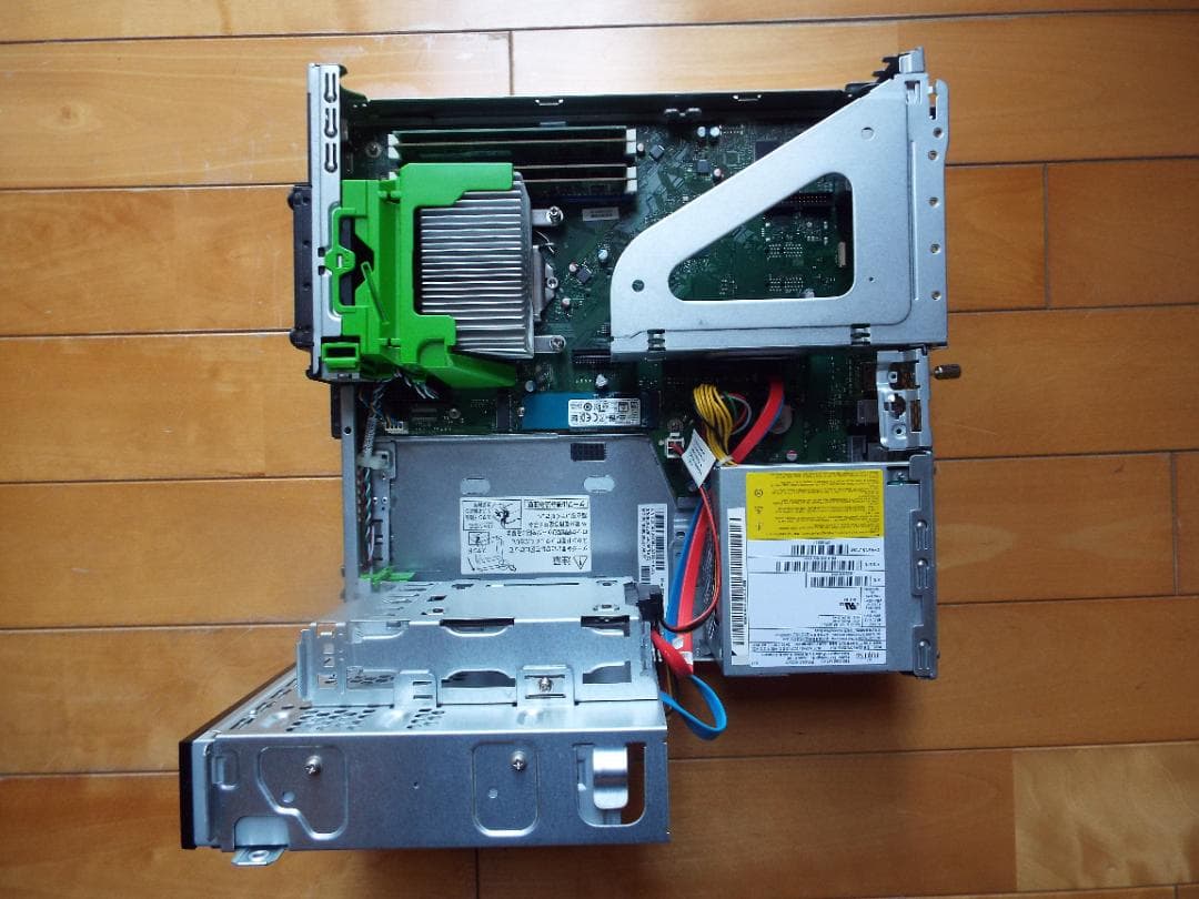 Windowsデスクトップ ESPRIMO D588/V i3-8100 16G SD256G+HDD500