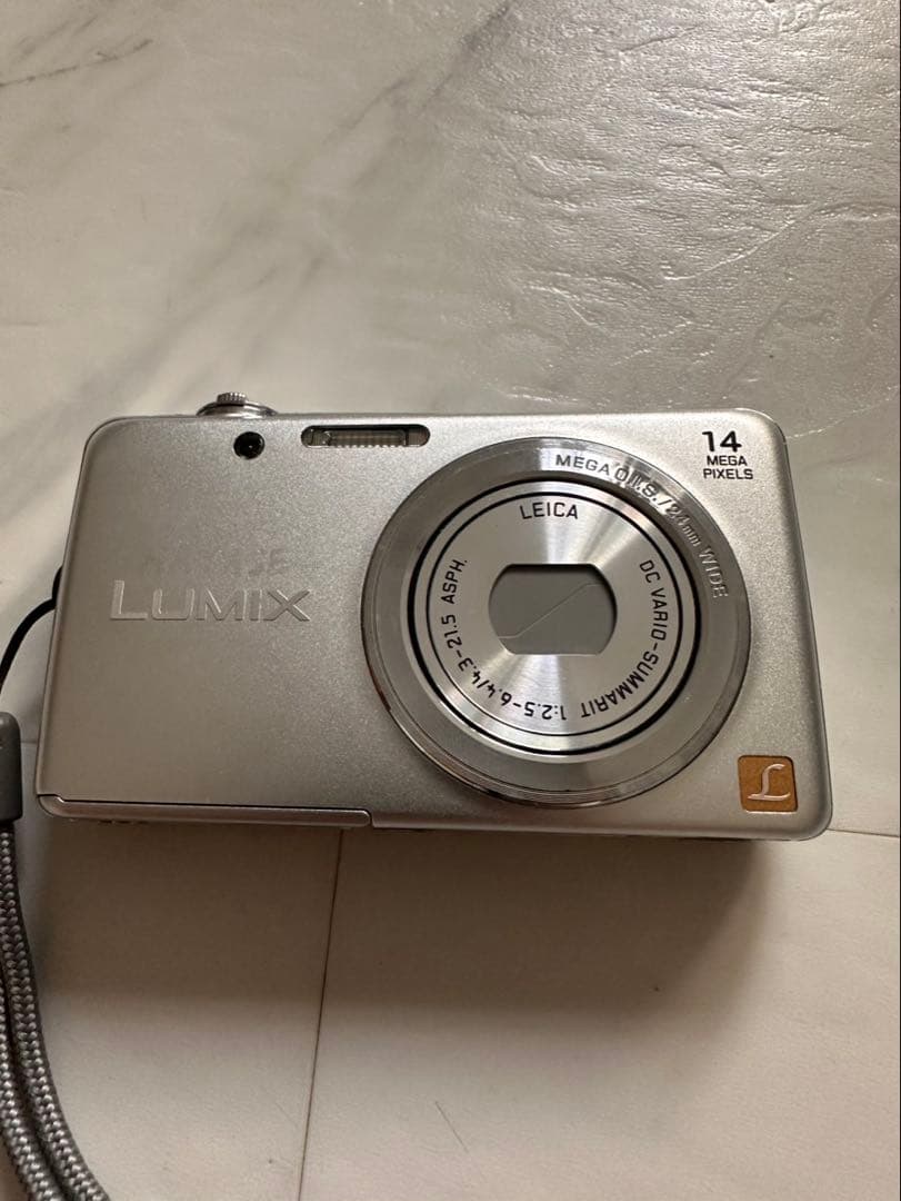 Panasonic LUMIX DMC-FH6 シルバー 充電器付