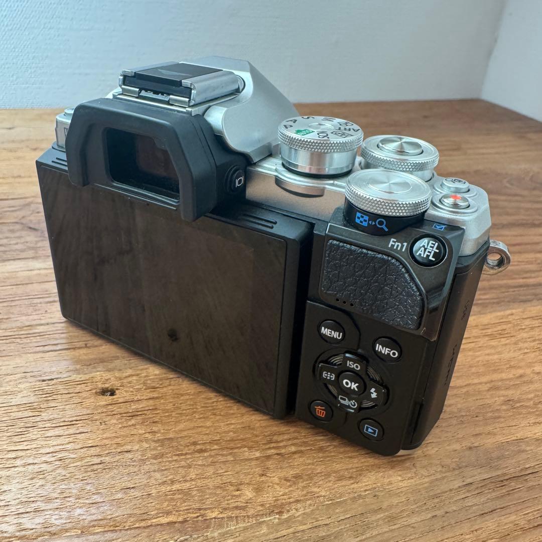【美品】OLYMPUS OM-D E-M10 Mark III オリンパス