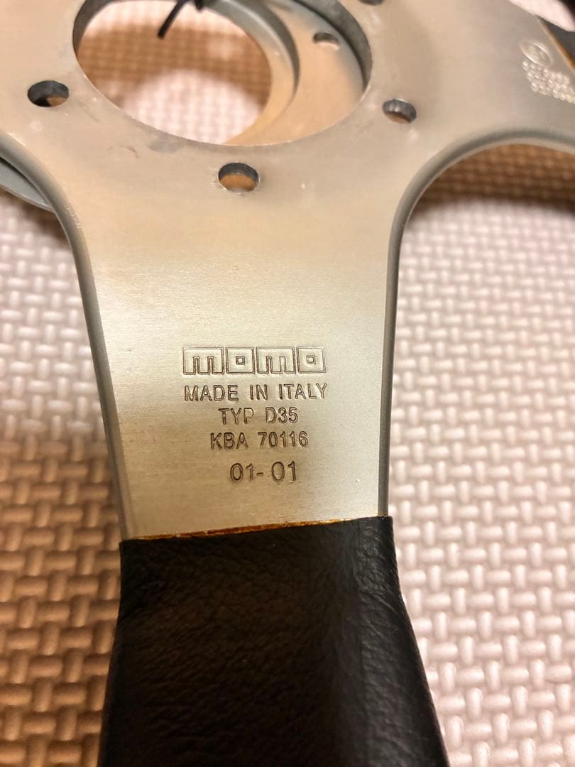 MOMO D35 ステアリング