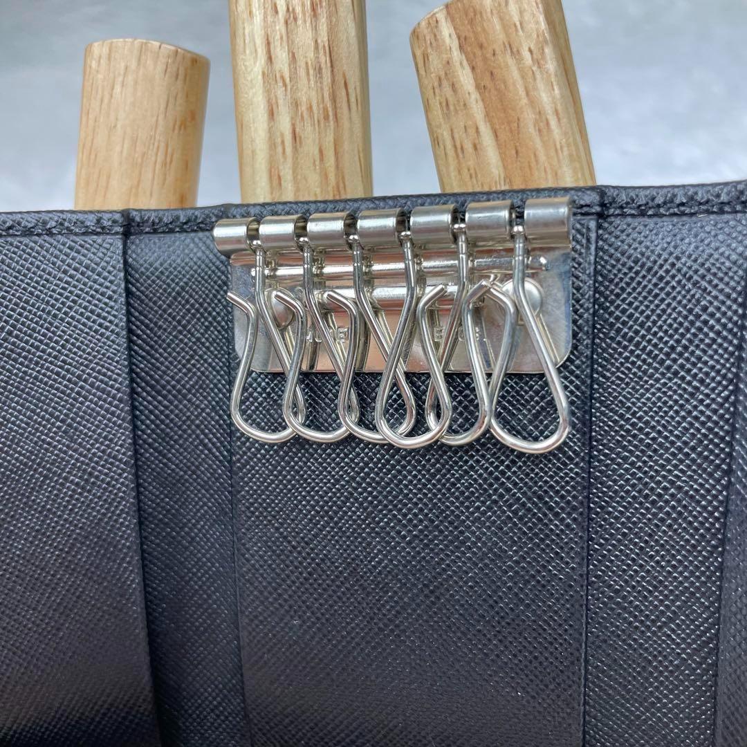 極美品✨プラダ✨6連キーケース✨三角ロゴ刻印✨サフィアーノレザー✨黒✨男女兼用