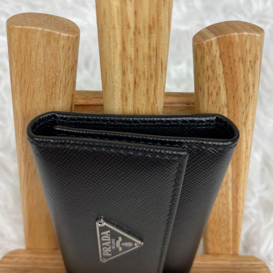 極美品✨プラダ✨6連キーケース✨三角ロゴ刻印✨サフィアーノレザー✨黒✨男女兼用