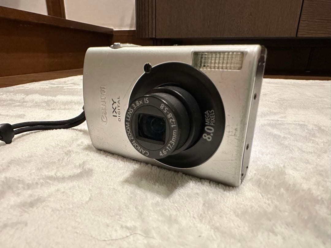 Canon IXY DIGITAL 8.0メガピクセル 本体と付属品
