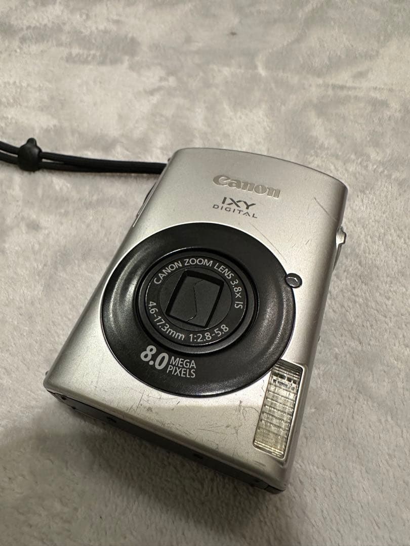 Canon IXY DIGITAL 8.0メガピクセル 本体と付属品