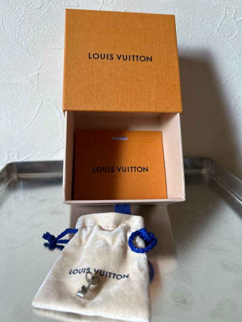 LOUIS VUITTON ピアス(片耳用) ピアス エッセンシャルV