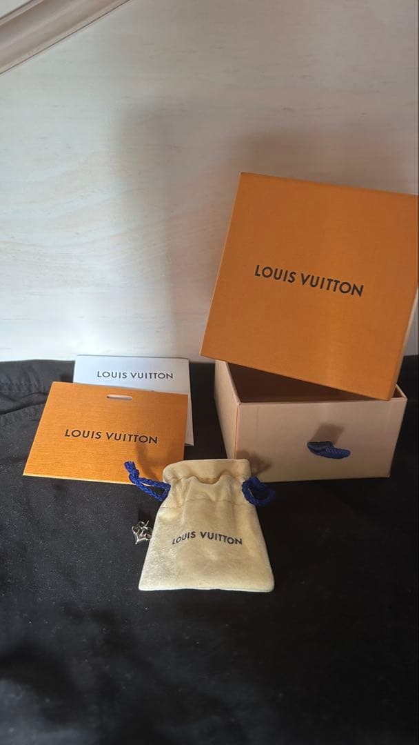 LOUIS VUITTON ピアス(片耳用) ピアス エッセンシャルV