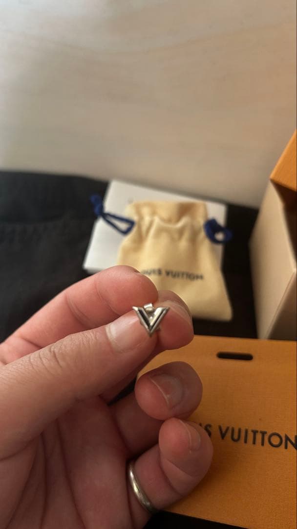 LOUIS VUITTON ピアス(片耳用) ピアス エッセンシャルV