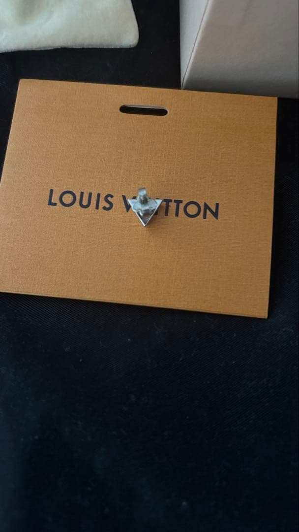 LOUIS VUITTON ピアス(片耳用) ピアス エッセンシャルV